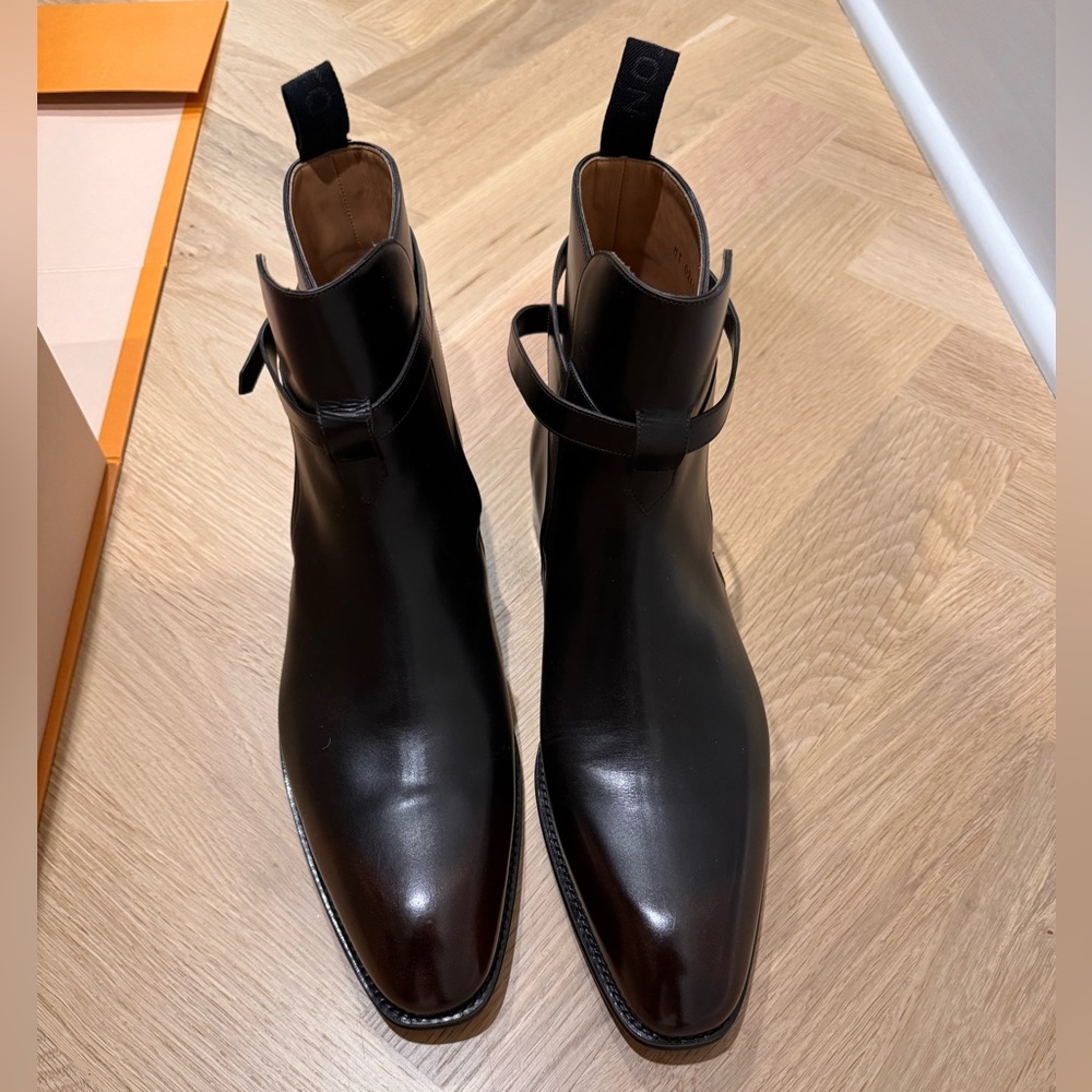 LV Vendome Jodhpur
Product ID : 1A7ZOE
COLOR : Mocha